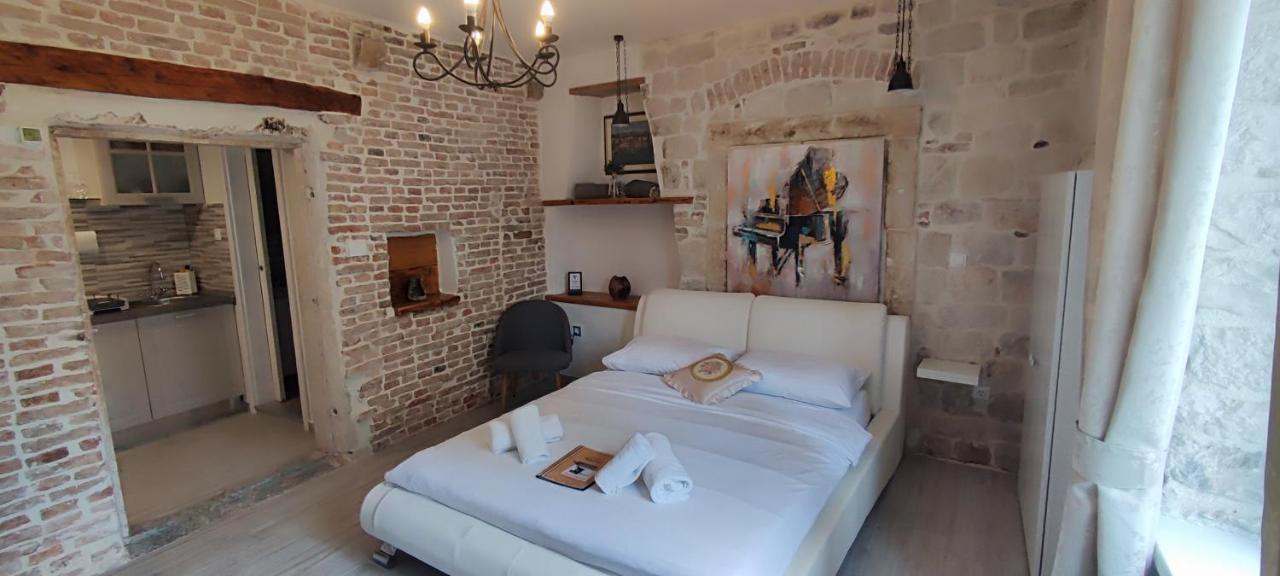 Studios Kadena Trogir - 18Th Century Stone House Eksteriør bilde