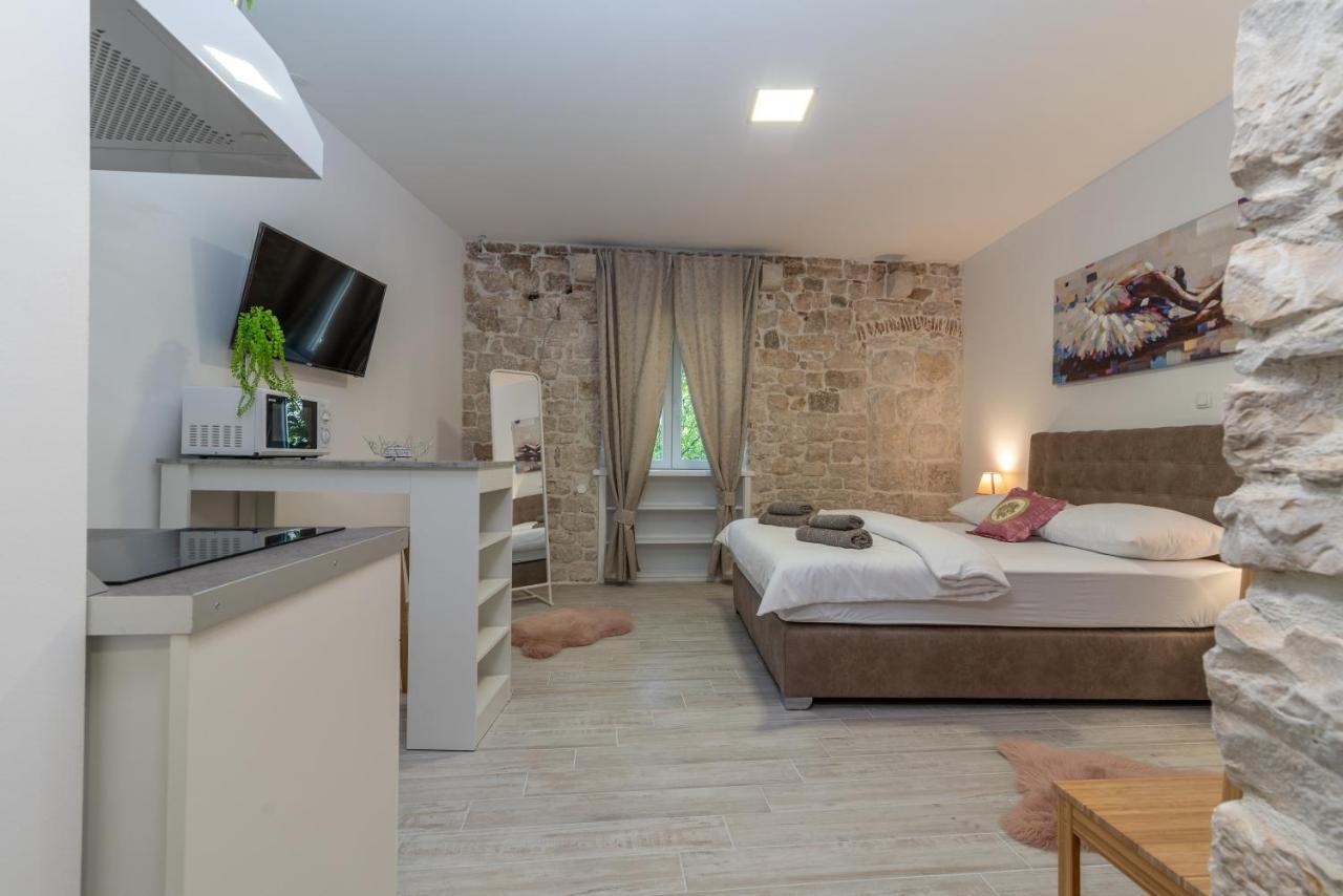 Studios Kadena Trogir - 18Th Century Stone House Eksteriør bilde